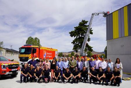 Imagen Una amplia representación de la Corporación provincial visita los parques de bomberos del SPEIS y asiste a la entrega de diplomas a los...